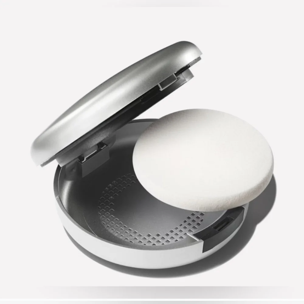 MAC Cosmetics lightweight sweat